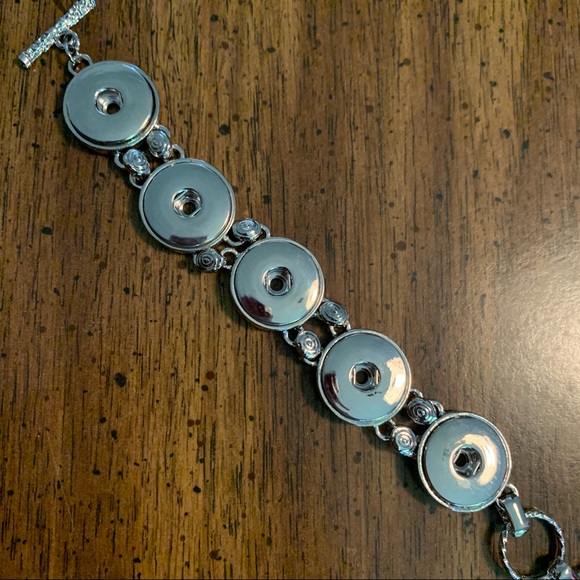 COPY - Snap button bracelet - Picture 1 of 10